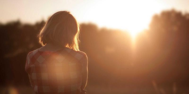 门窗颜值与寿命的奥秘：深度解析恒大门业三大表面工艺（氟碳喷涂/木纹转印/阳极氧化）